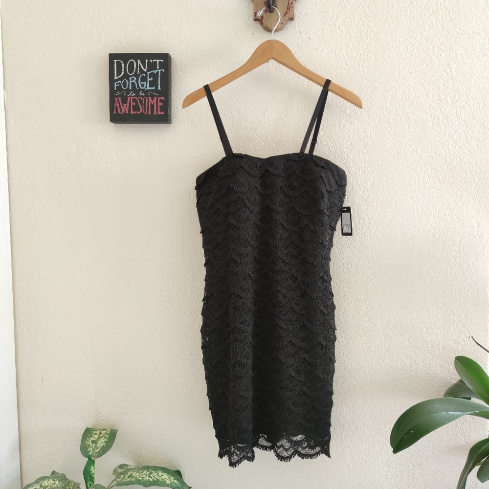Guessโ ๐ NEW Ashley Tiered Lace Sheath Dress Black